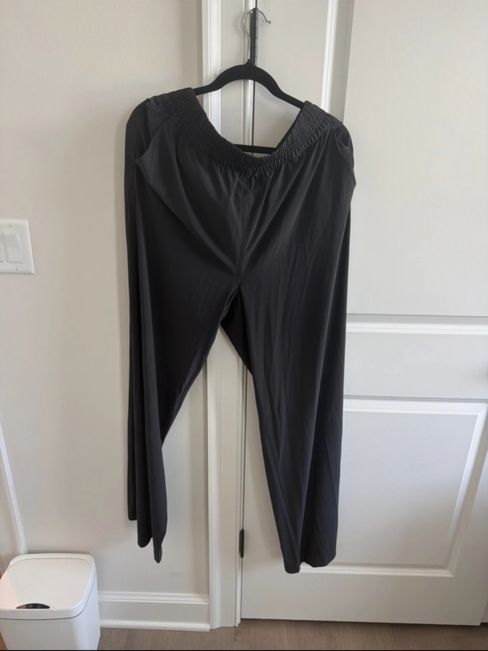 Vuori Black Wide-Leg Pull-On Pants